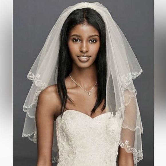 NWT- David’s Bridal Two-Tiered Fingertip Length Wedding Veil - Picture 2 of 8